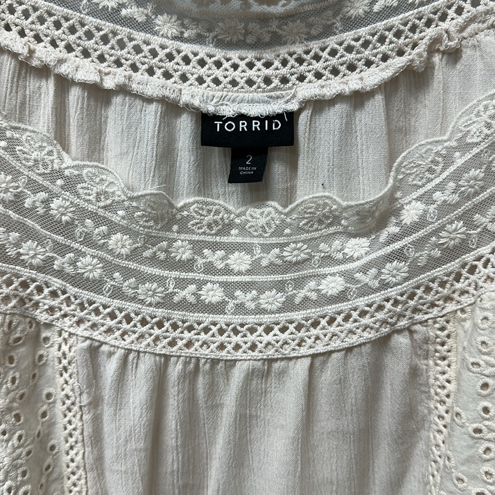 Torrid cream lace eyelet tank top size 2X - Picture 2 of 4
